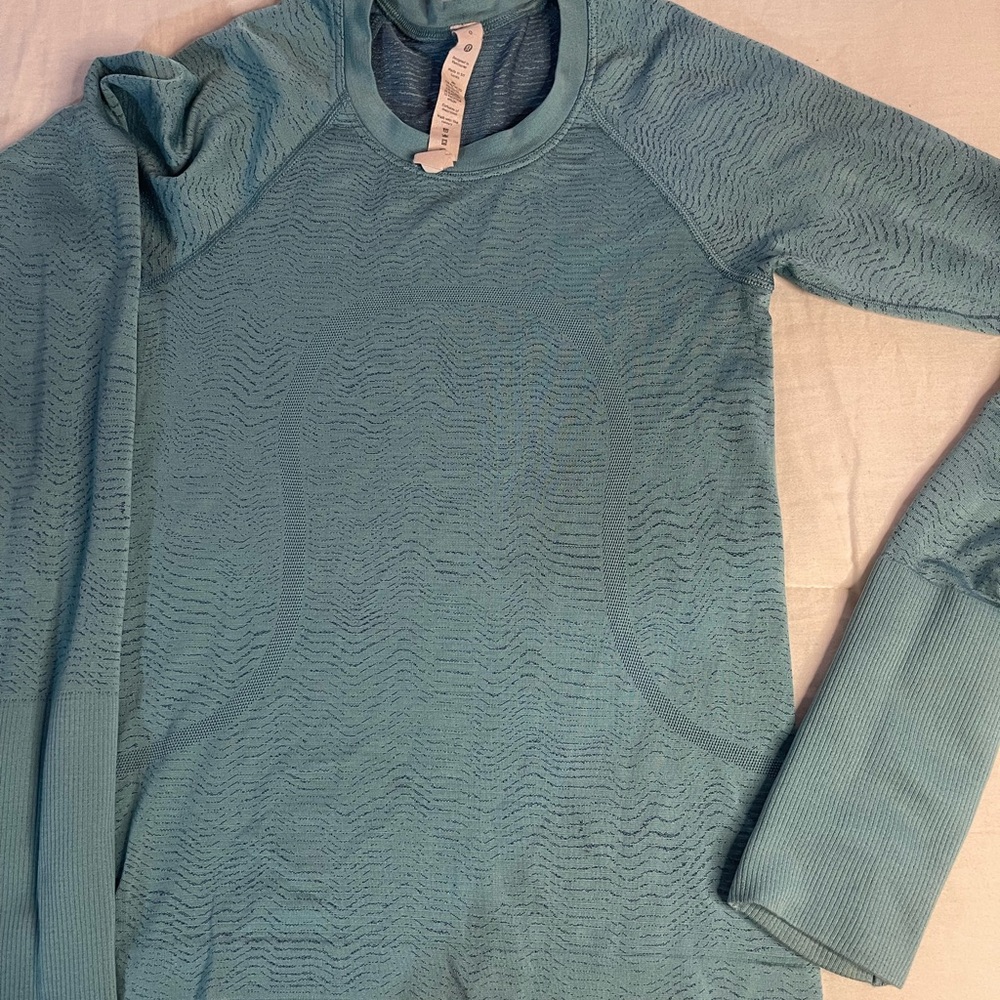 Lululemon women’s top size 0 long sleeve